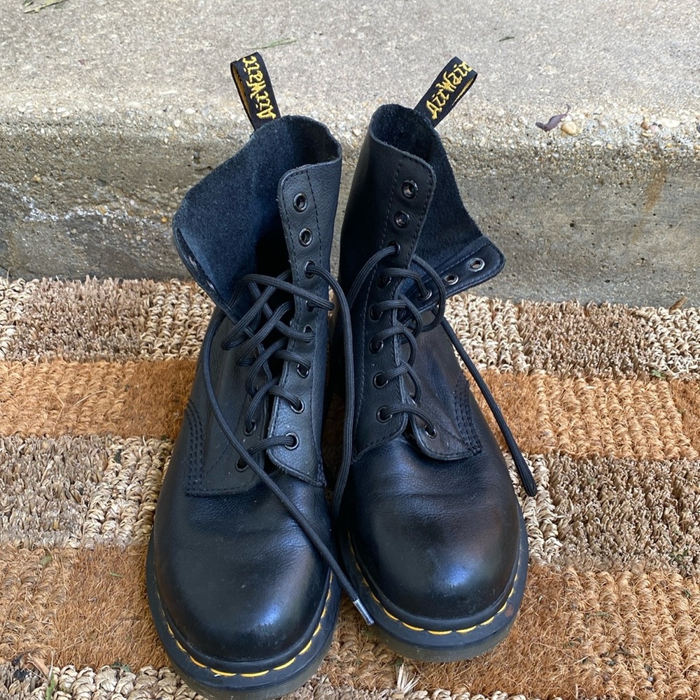 Doc Martens - 1460 smooth leather lace up boots